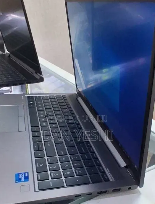 New Laptop HP ZBook Firefly G8 16GB Intel Core i7 SSD 512GB