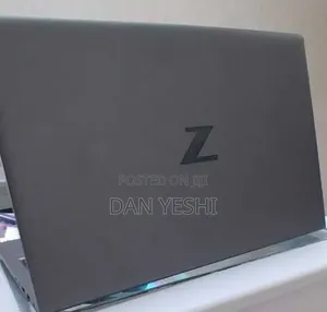 New Laptop HP ZBook Firefly G8 16GB Intel Core i7 SSD 512GB