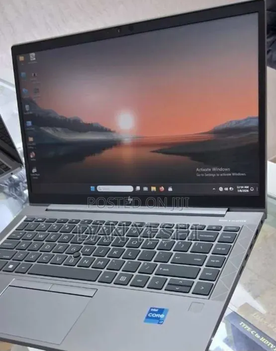 New Laptop HP ZBook Firefly G8 16GB Intel Core i7 SSD 512GB
