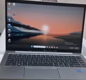 New Laptop HP ZBook Firefly G8 16GB Intel Core i7 SSD 512GB