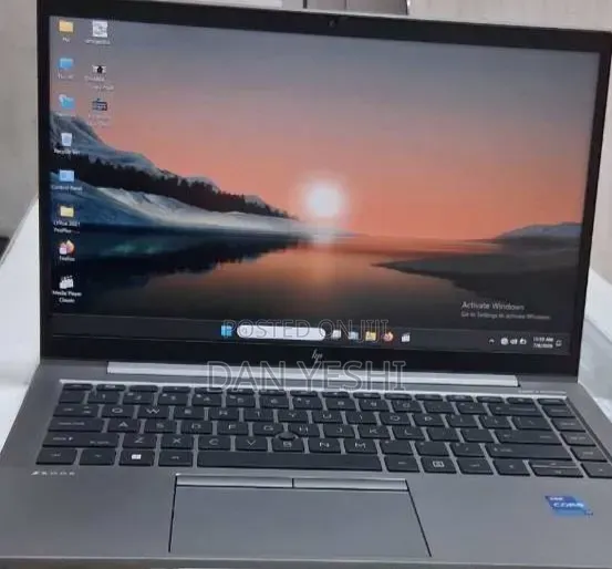 New Laptop HP ZBook Firefly G8 16GB Intel Core i7 SSD 512GB