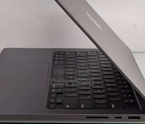 New Laptop Apple MacBook Pro 32GB Apple M1 Max SSD 1T