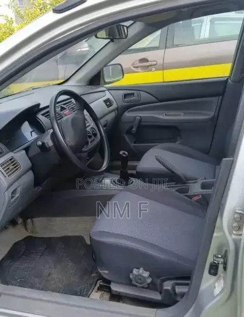 Mitsubishi Lancer 2000 Silver