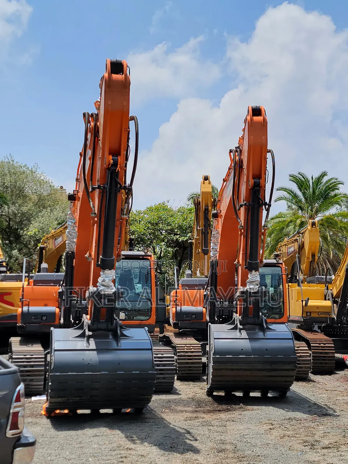 XCMG/Develon/Excavator/ Gelbach/Sinotruk/Dumptruck/Shacman Bank Ale
