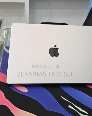 New Laptop Apple MacBook Pro 2023 M3 16GB Apple M5 SSD 512GB