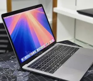 New Laptop Apple MacBook Pro 2019 16GB Intel Core i7 SSD 256GB