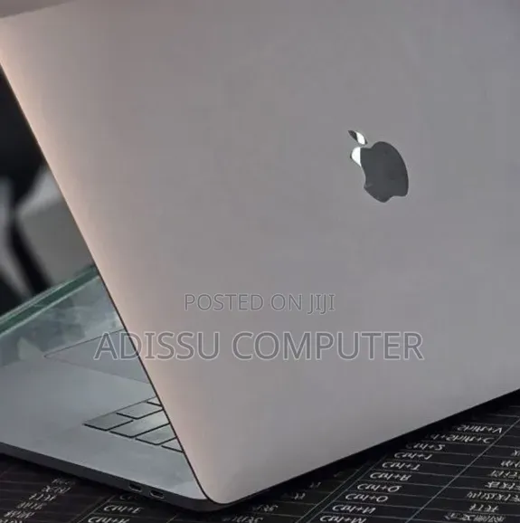 New Laptop Apple MacBook 2018 32GB Intel Core i7 SSD 1T