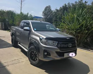 Toyota Hilux 2020 Gray