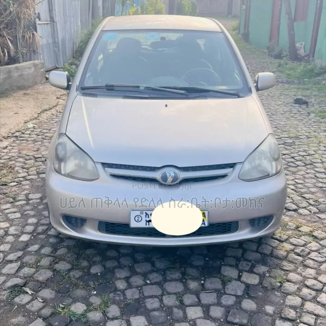 Toyota Platz 2005 Gold