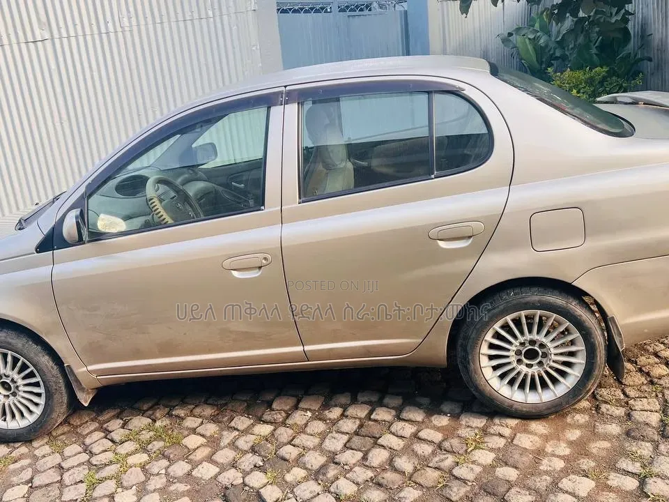 Toyota Platz 2005 Gold