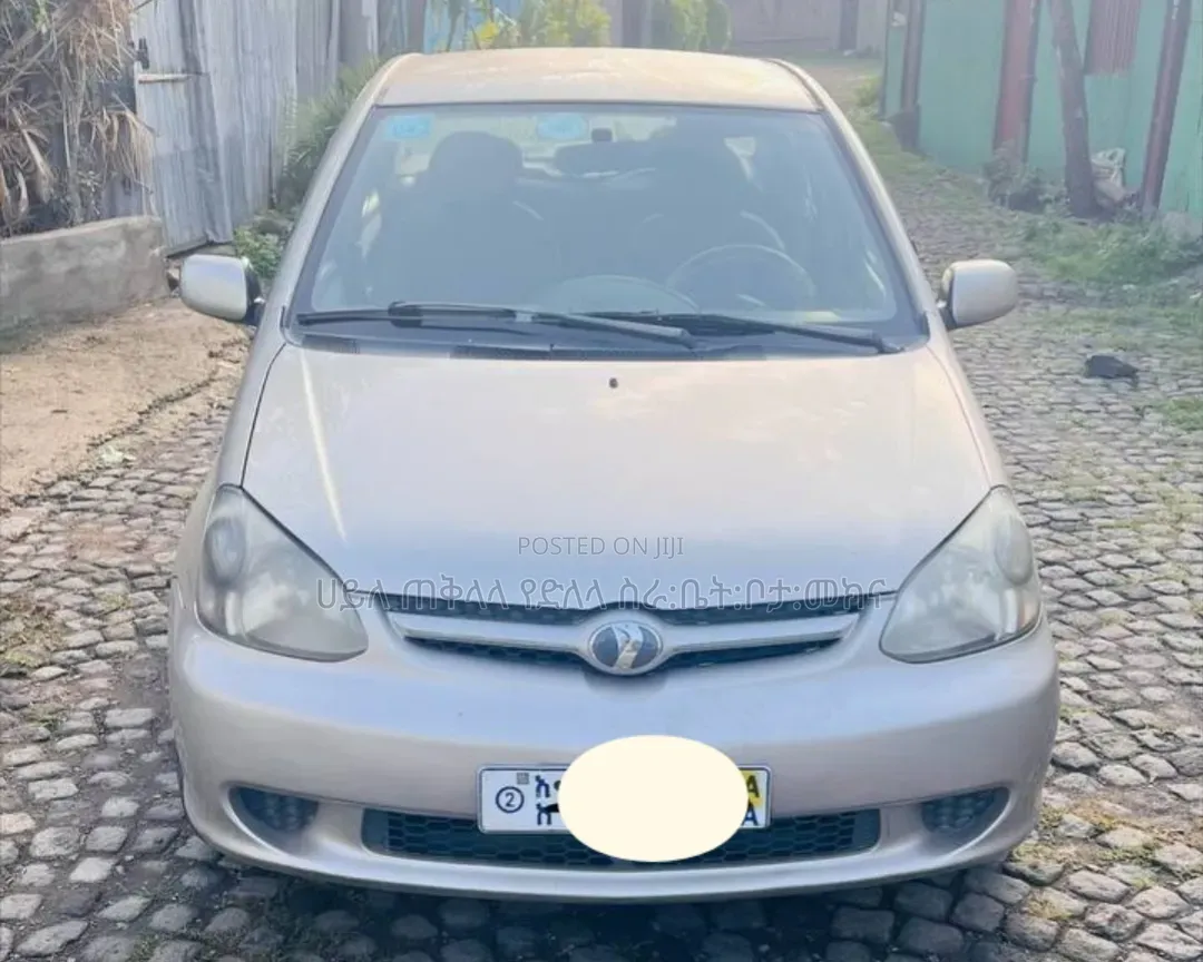 Toyota Platz 2005 Gold