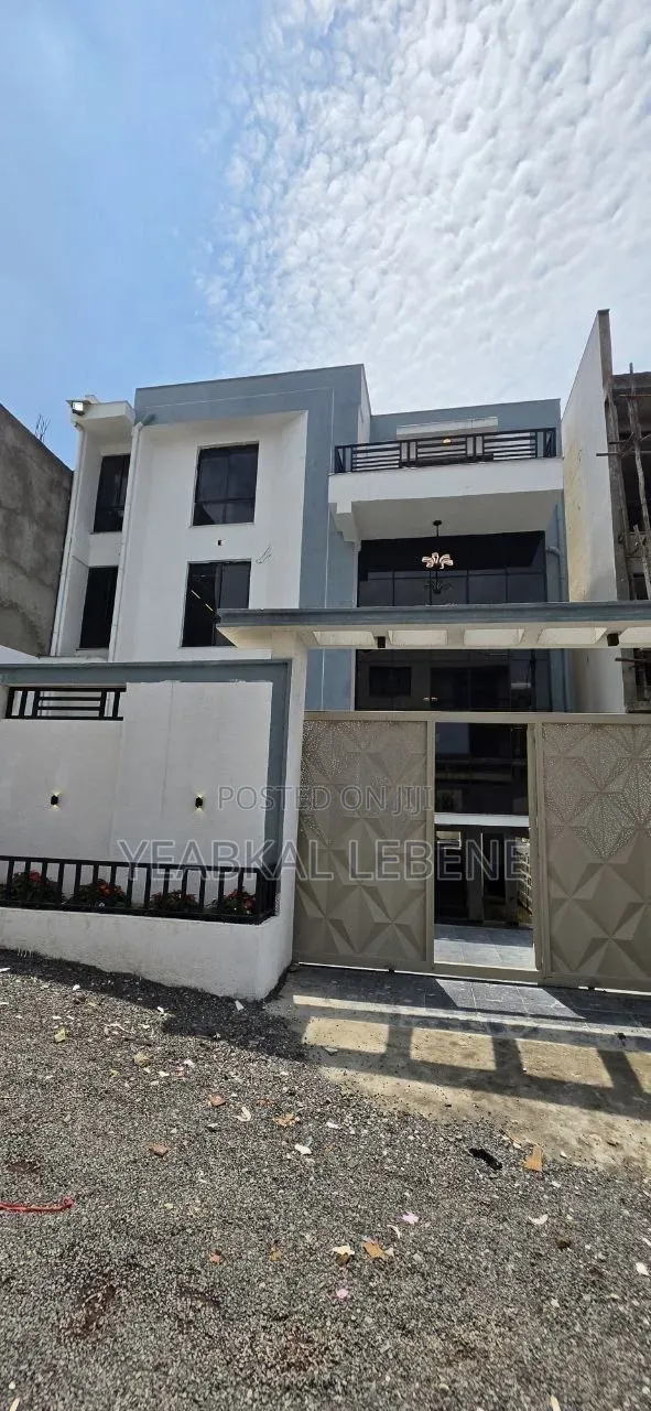 Furnished 9bdrm House in Bole for sale