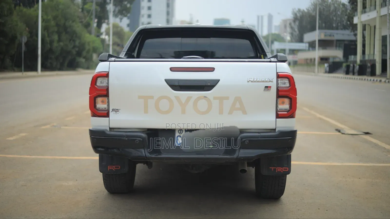 Toyota Hilux 2023 White