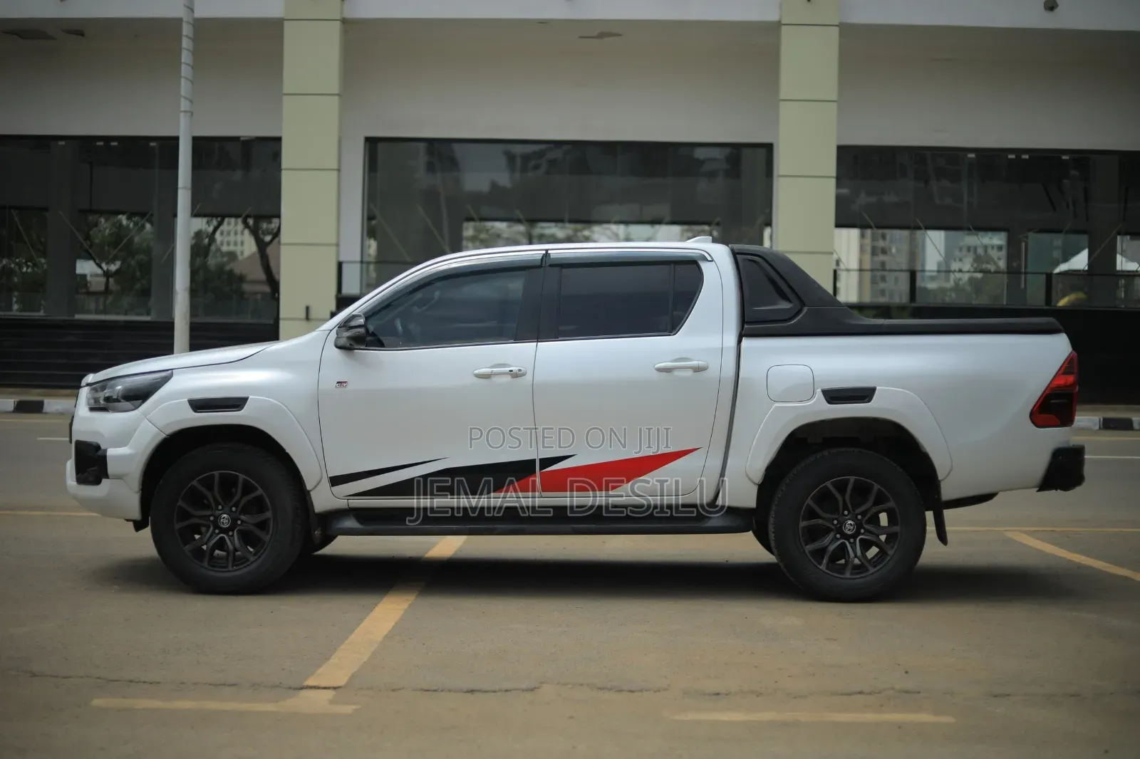 Toyota Hilux 2023 White