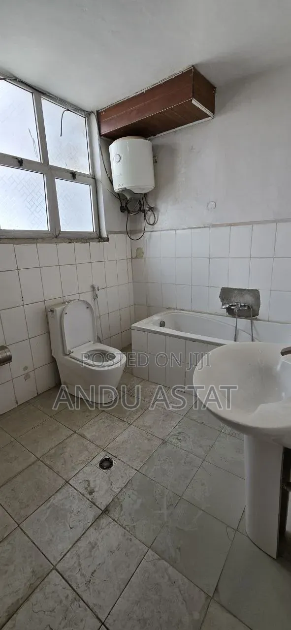 Furnished 3bdrm Apartment in Apartment, Yeka for sale