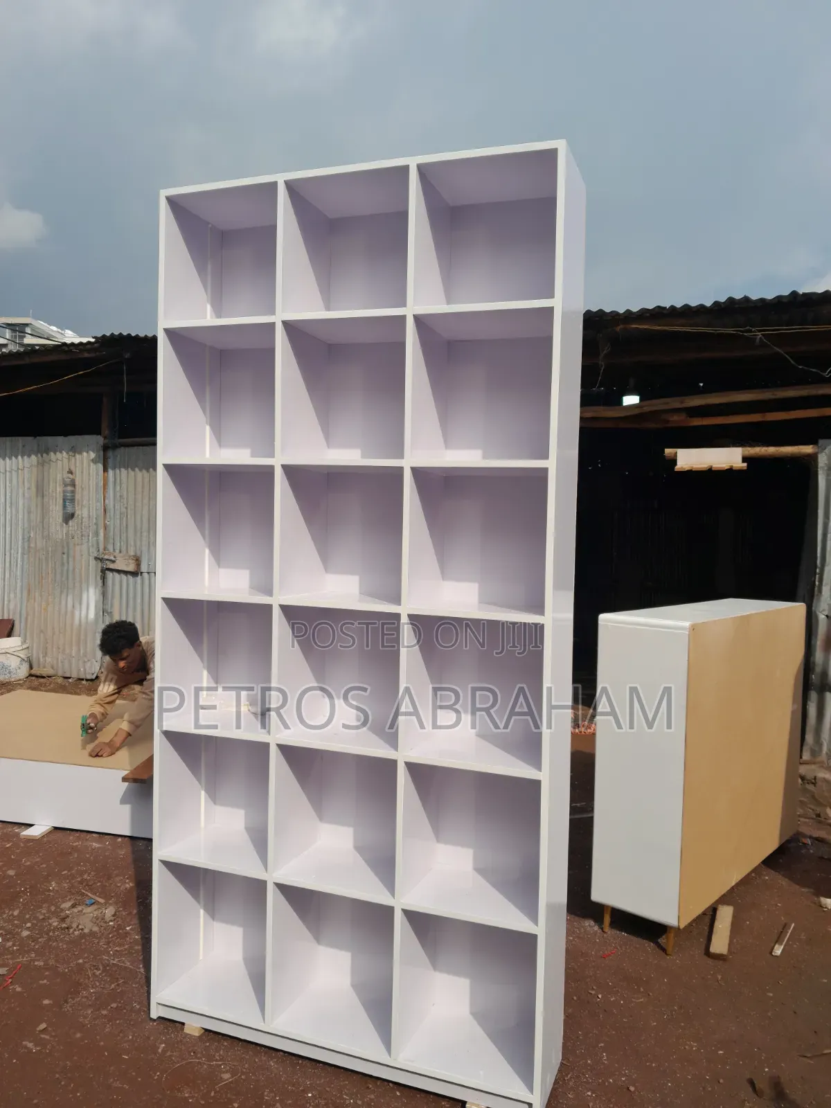 ለ ሱቅ ቢሉ ለ ቢሮ የሚሆኑ Shelf