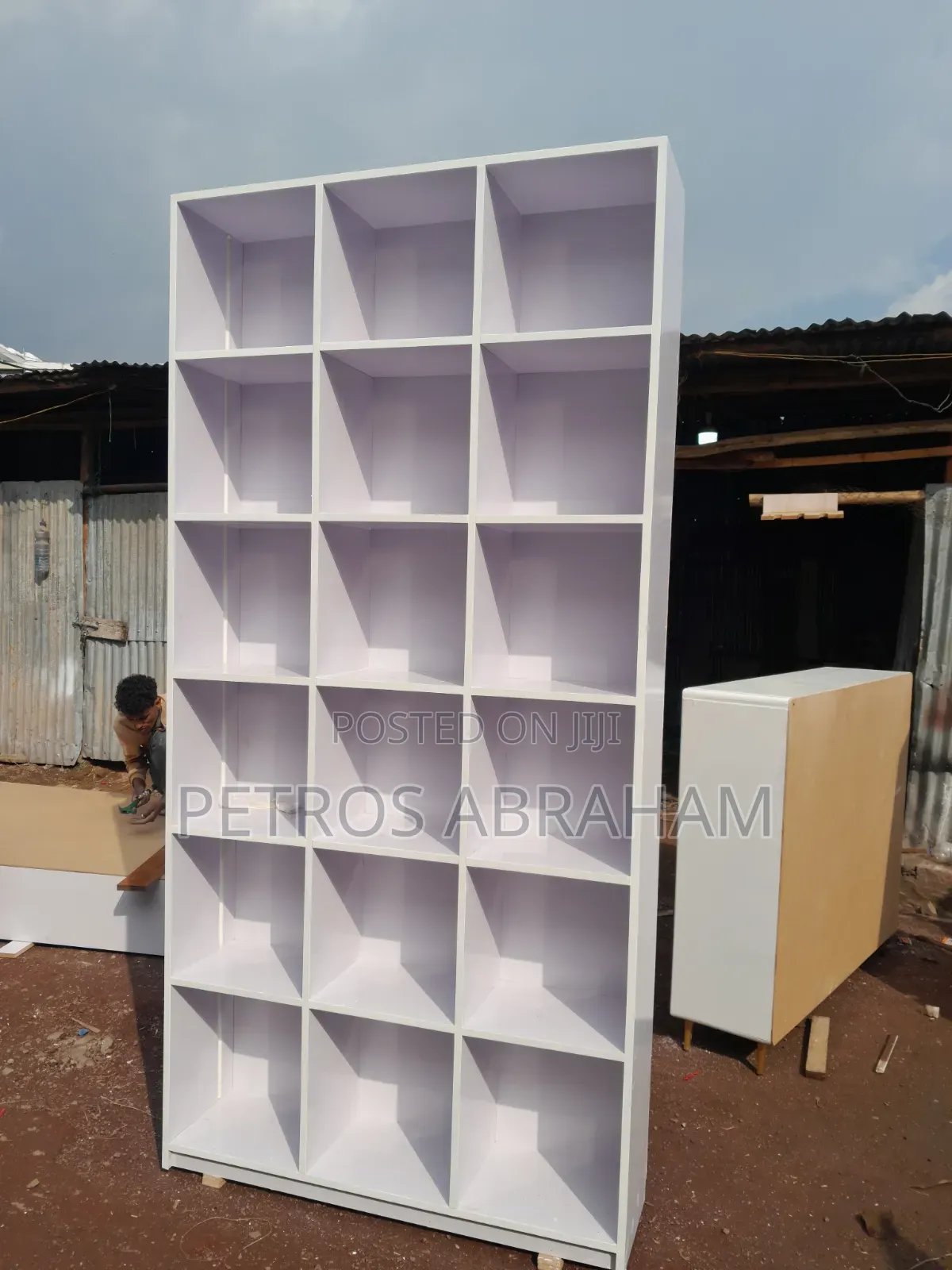 ለ ሱቅ ቢሉ ለ ቢሮ የሚሆኑ Shelf