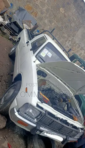 Toyota Hilux 1987 White