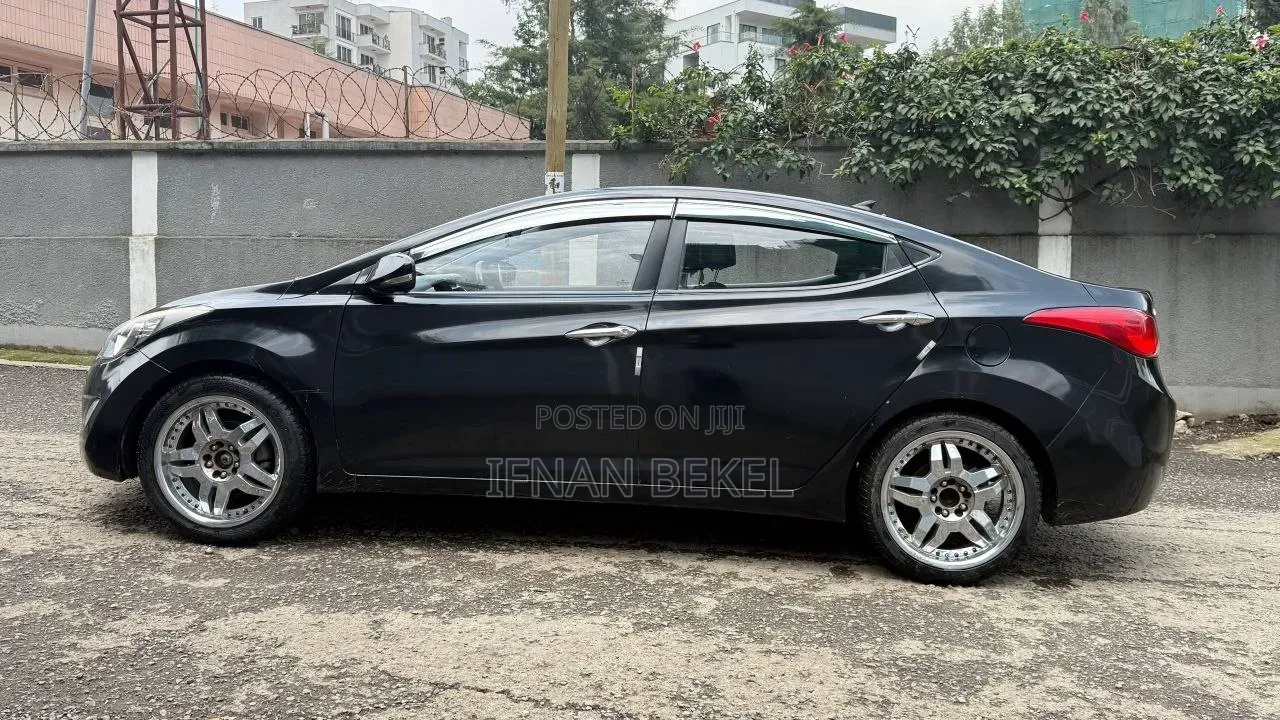 Hyundai Avante 2012 Black