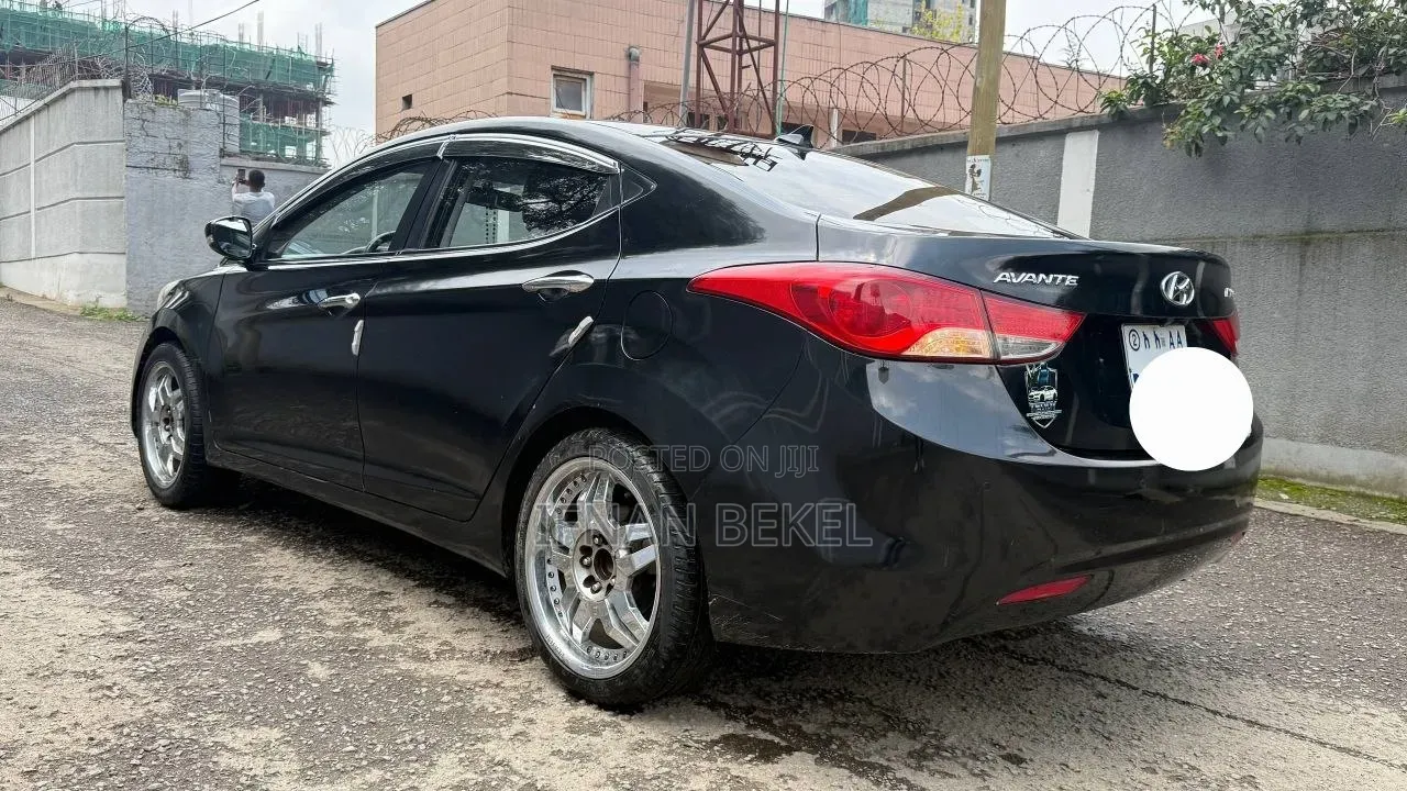 Hyundai Avante 2012 Black
