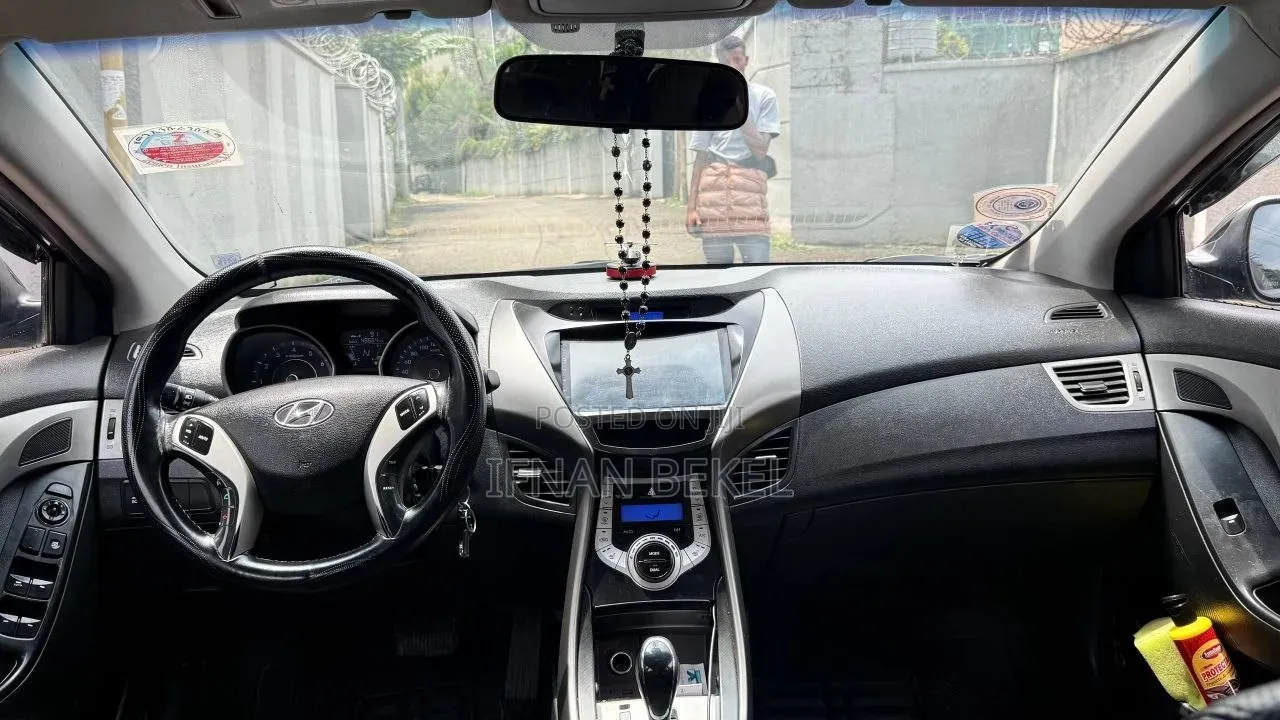 Hyundai Avante 2012 Black