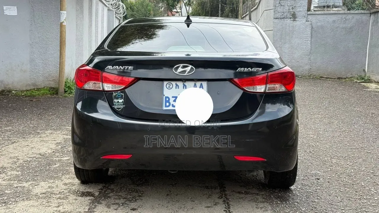 Hyundai Avante 2012 Black