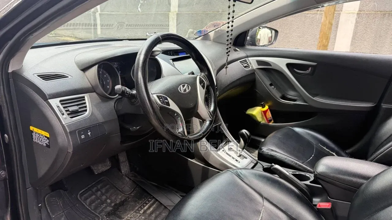 Hyundai Avante 2012 Black