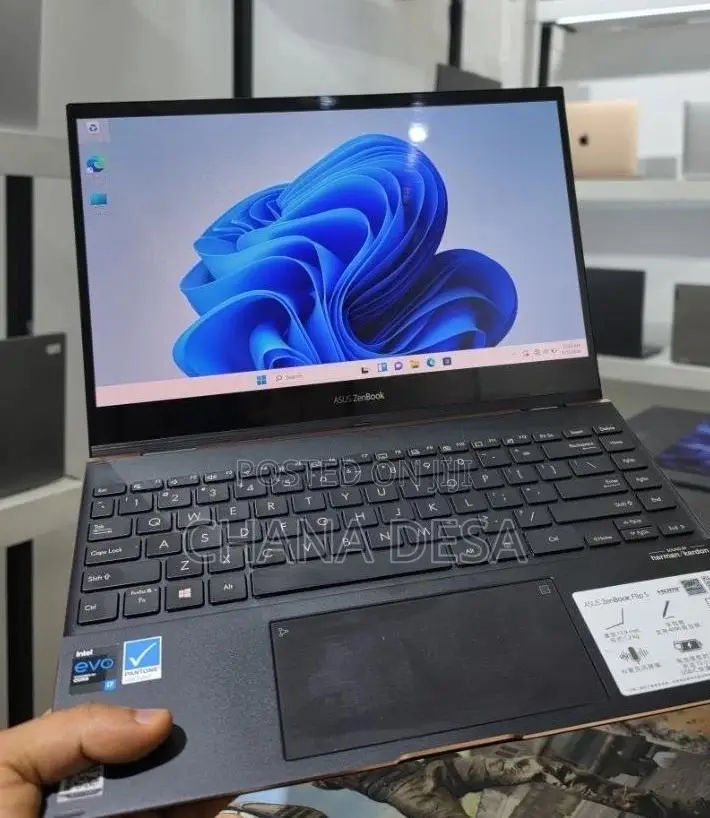 New Laptop Asus Zenbook 13 OLED 16GB Intel Core i7 SSD 512GB