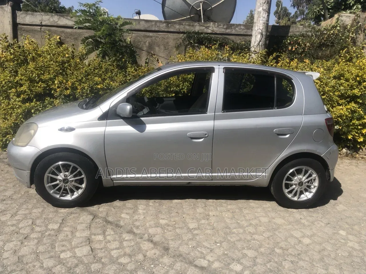 Toyota Vitz 2001 Silver