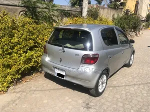 Toyota Vitz 2001 Silver