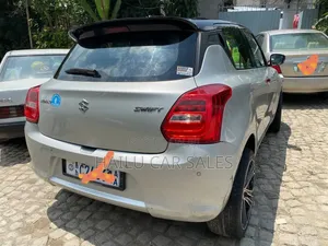 Suzuki Swift 2021 Silver