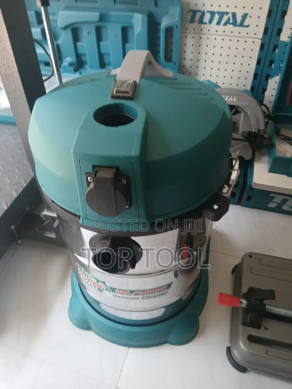 Total Tools 30L Industrial Wet Dry Vacuum Cleaner