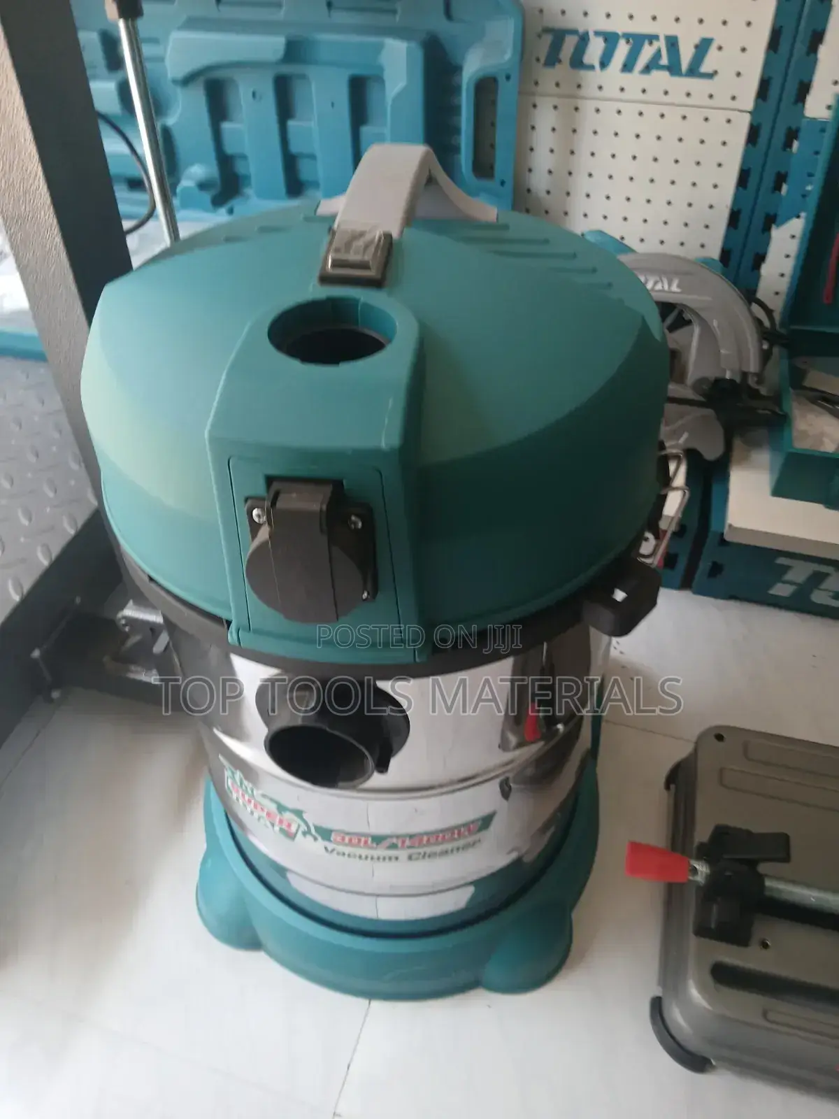 Total Tools 30L Industrial Wet Dry Vacuum Cleaner