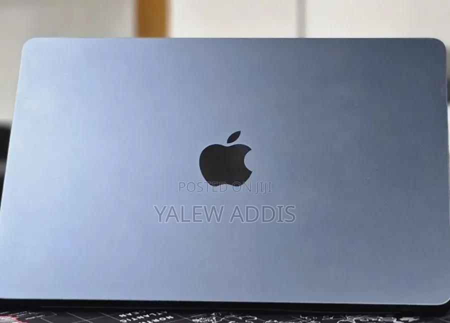 New Laptop Apple MacBook Air 2022 M2 8GB Intel Core M2 SSD 256GB
