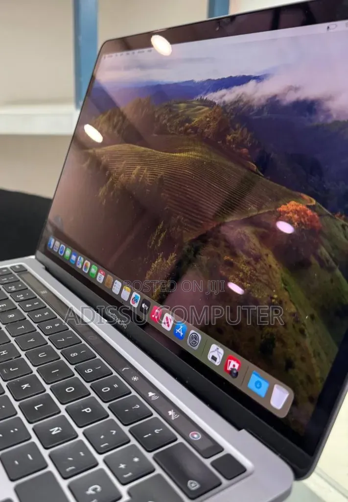 New Laptop Apple MacBook Pro 2019 16GB Apple M1 SSD 512GB