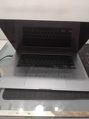 New Laptop Apple MacBook Pro 2019 32GB Intel Core i9 SSD 1T