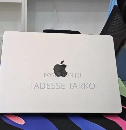 New Laptop Apple MacBook Pro 2023 M3 8GB Apple M3 Pro SSD 512GB