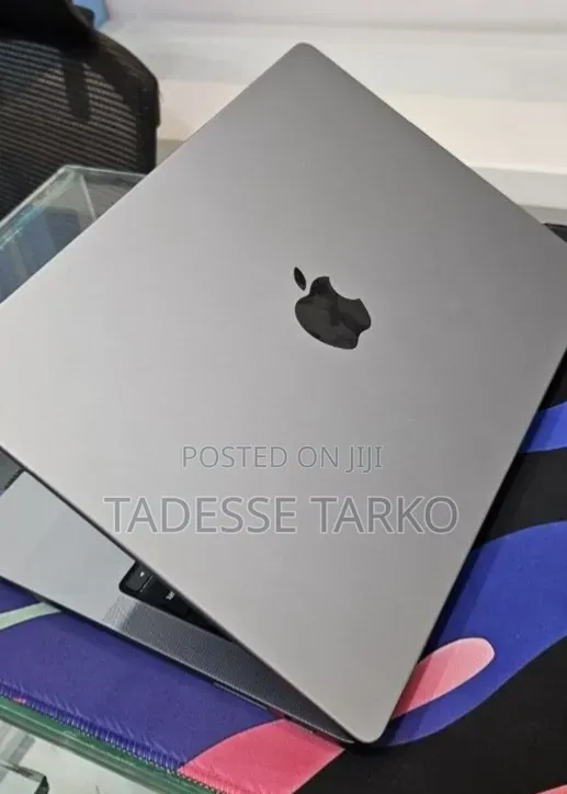 New Laptop Apple MacBook Pro 2023 M3 8GB Apple M3 Pro SSD 512GB