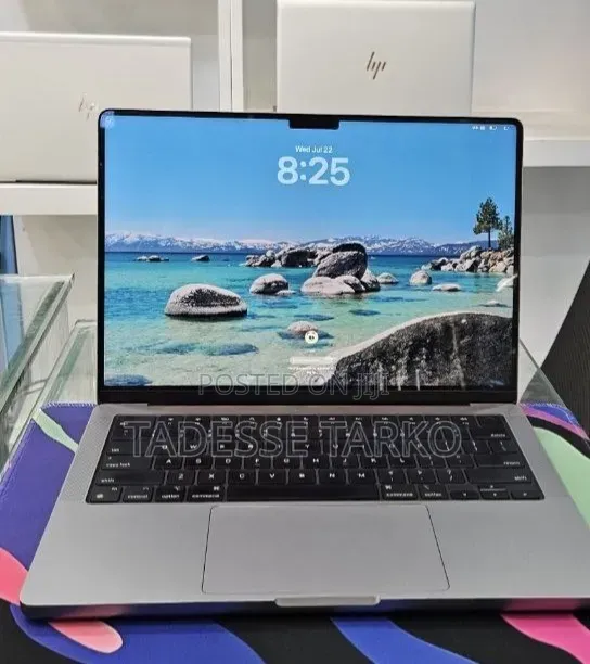 New Laptop Apple MacBook Pro 2023 M3 8GB Apple M3 Pro SSD 512GB