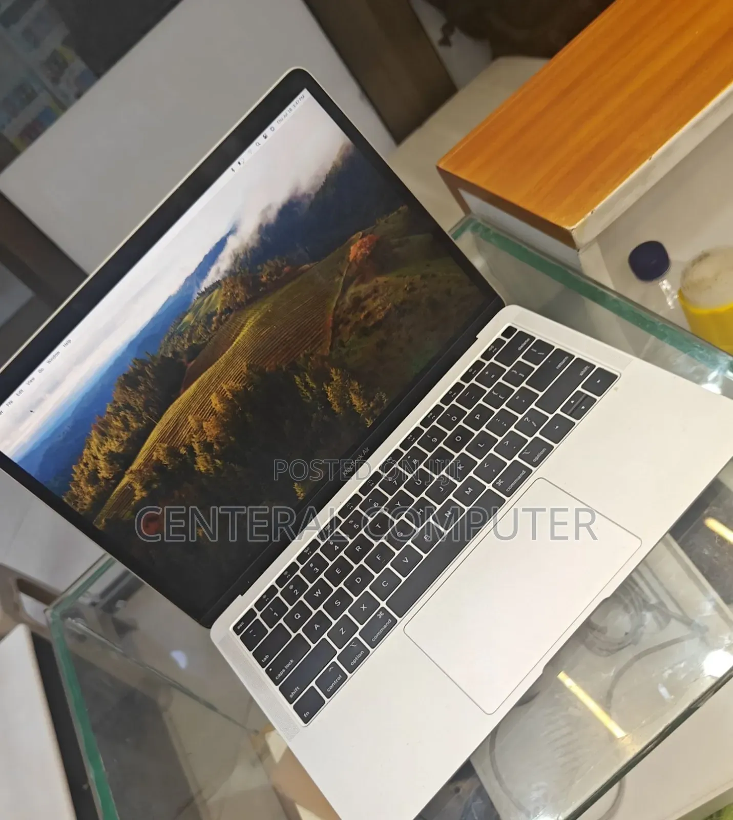 New Laptop Apple MacBook Air 2017 8GB Intel Core i7 SSD 256GB