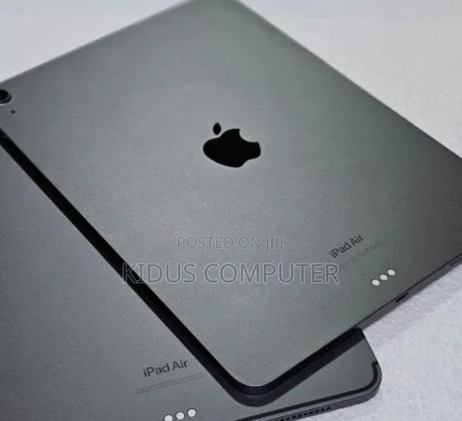 New Laptop Apple MacBook Air 4GB Apple M1 SSD 60GB