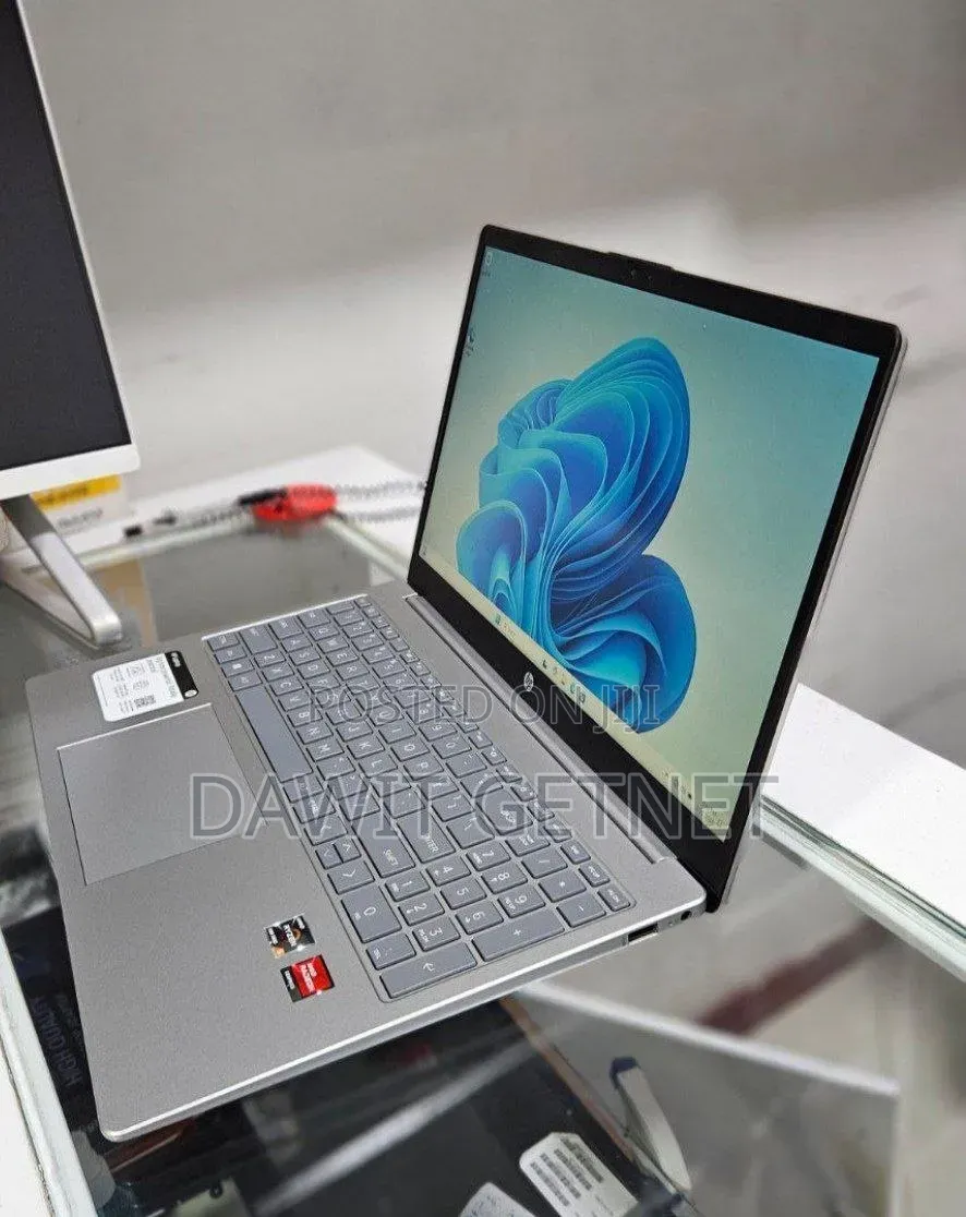 New Laptop HP Stream Notebook 16GB AMD Ryzen 5 SSD 256GB