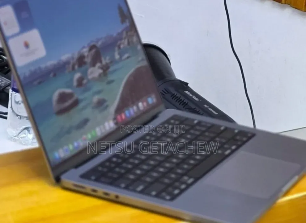 New Laptop Apple MacBook Pro 2020 M1 16GB Apple M1 Pro SSD 512GB