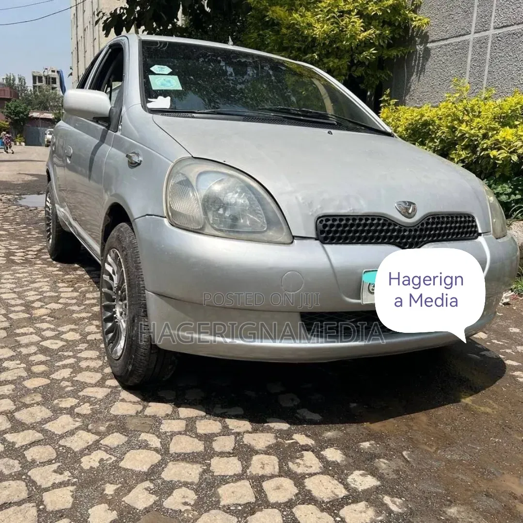 Toyota Vitz 2001 Silver
