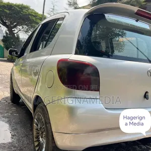 Toyota Vitz 2001 Silver