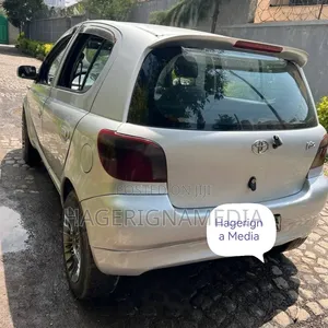Toyota Vitz 2001 Silver