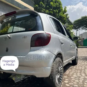 Toyota Vitz 2001 Silver