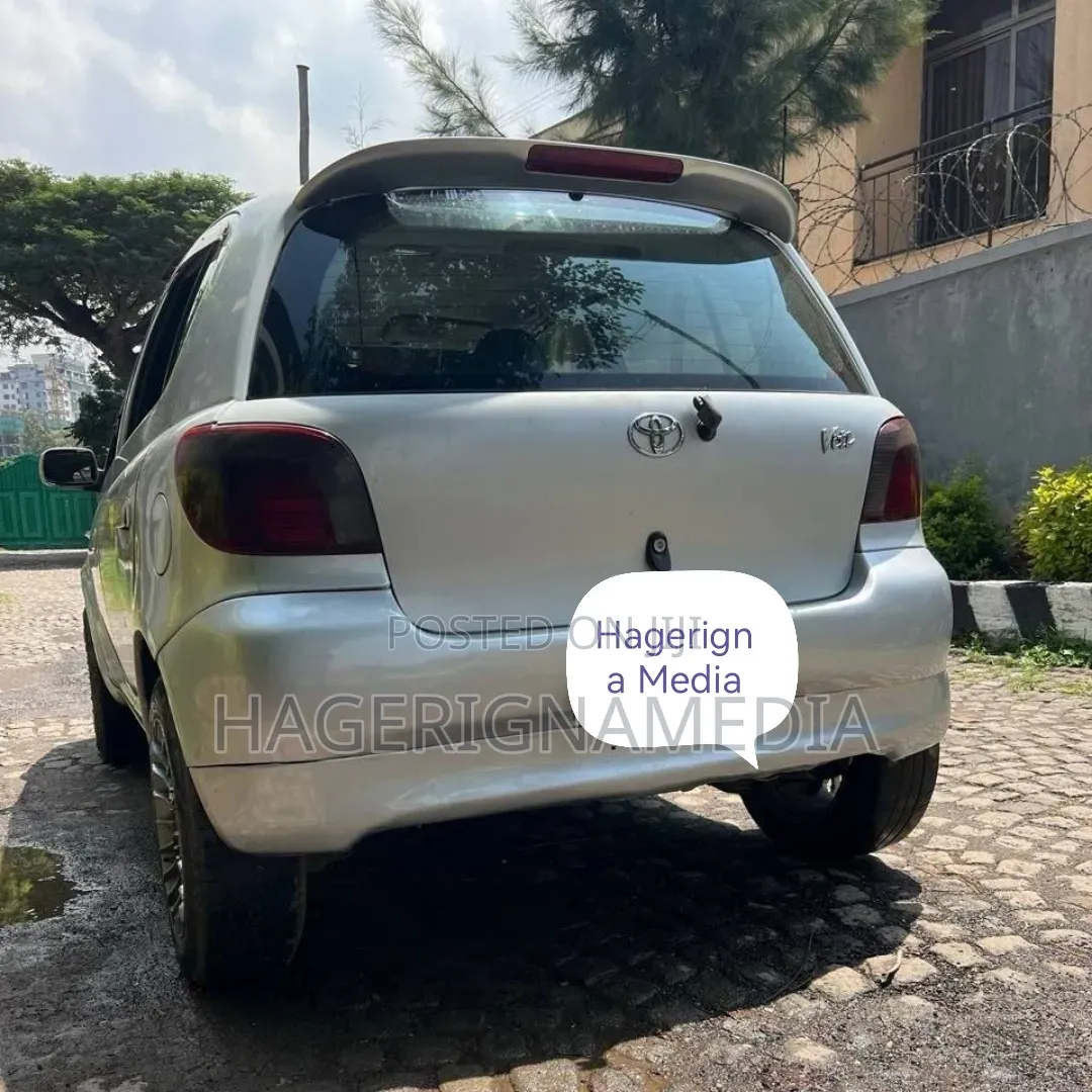 Toyota Vitz 2001 Silver
