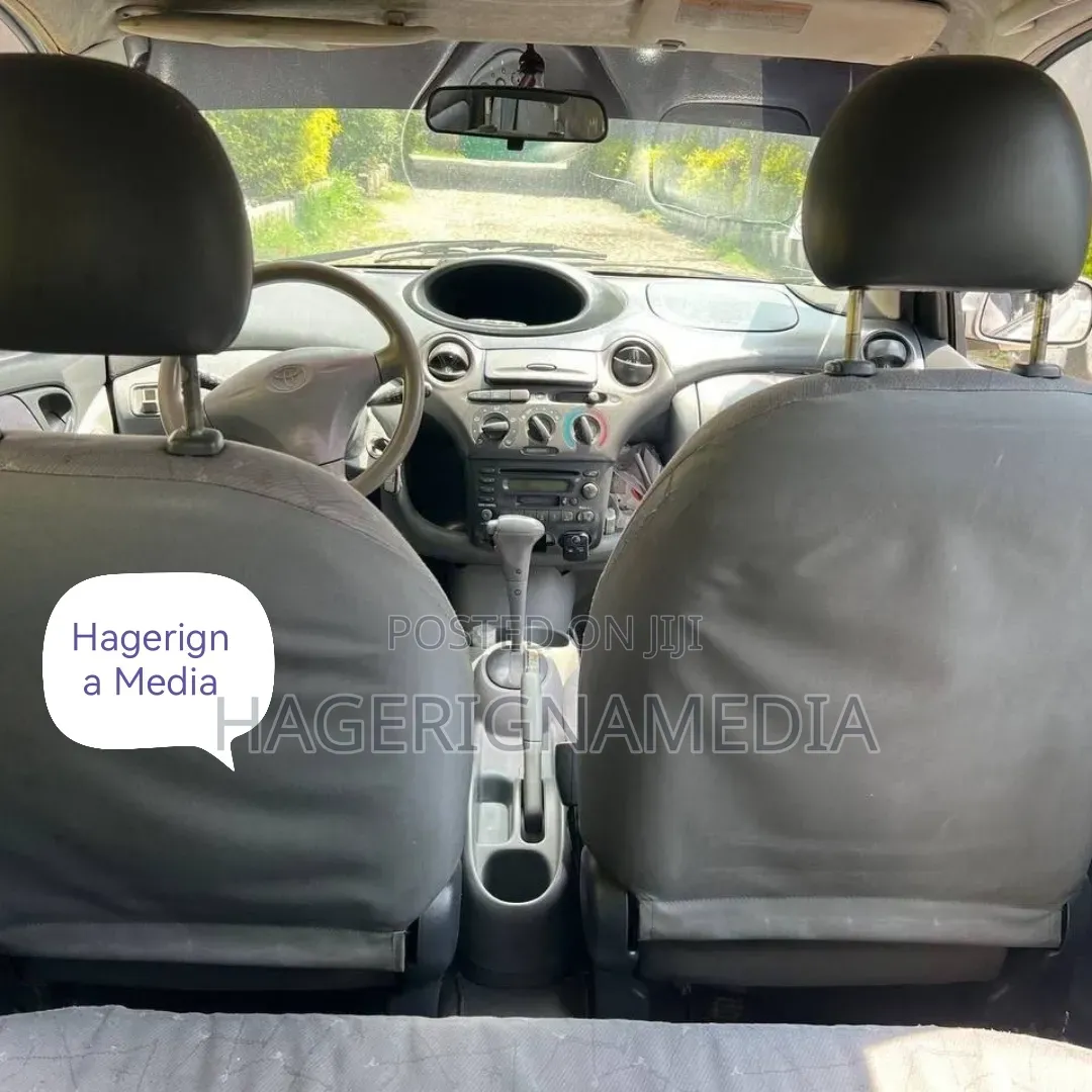 Toyota Vitz 2001 Silver