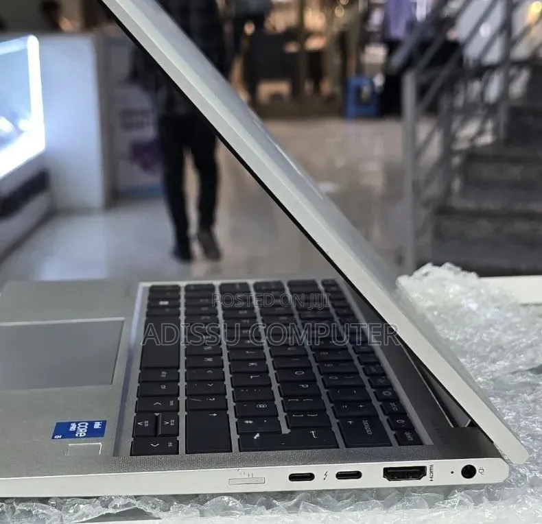 New Laptop HP EliteBook 830 G8 16GB Intel Core i5 SSD 512GB